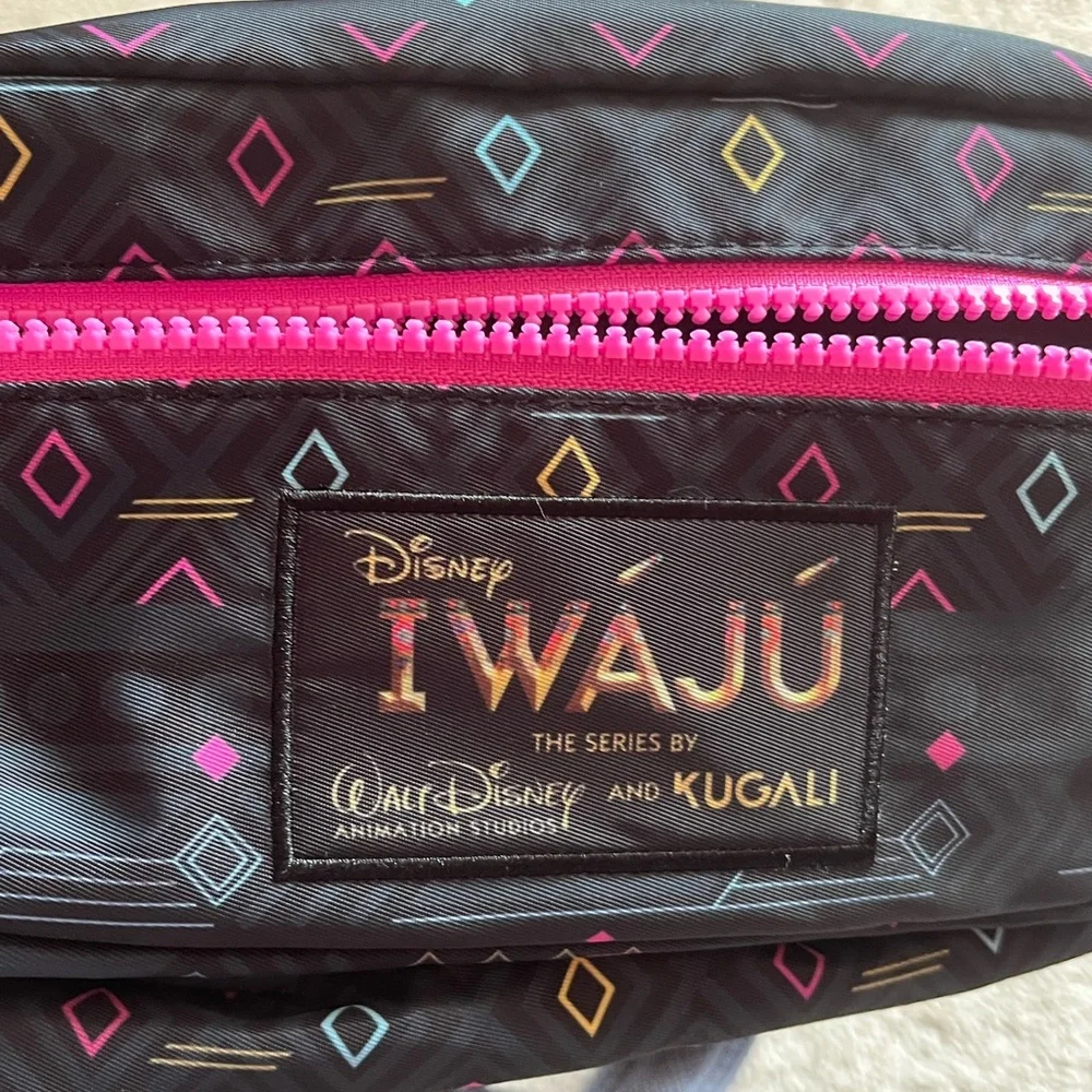 NEW WITH TAG Disney Animations Studios and KUGALI'S IWÁJÚ Logo Woven Belt Bag - Picture 4 of 4
